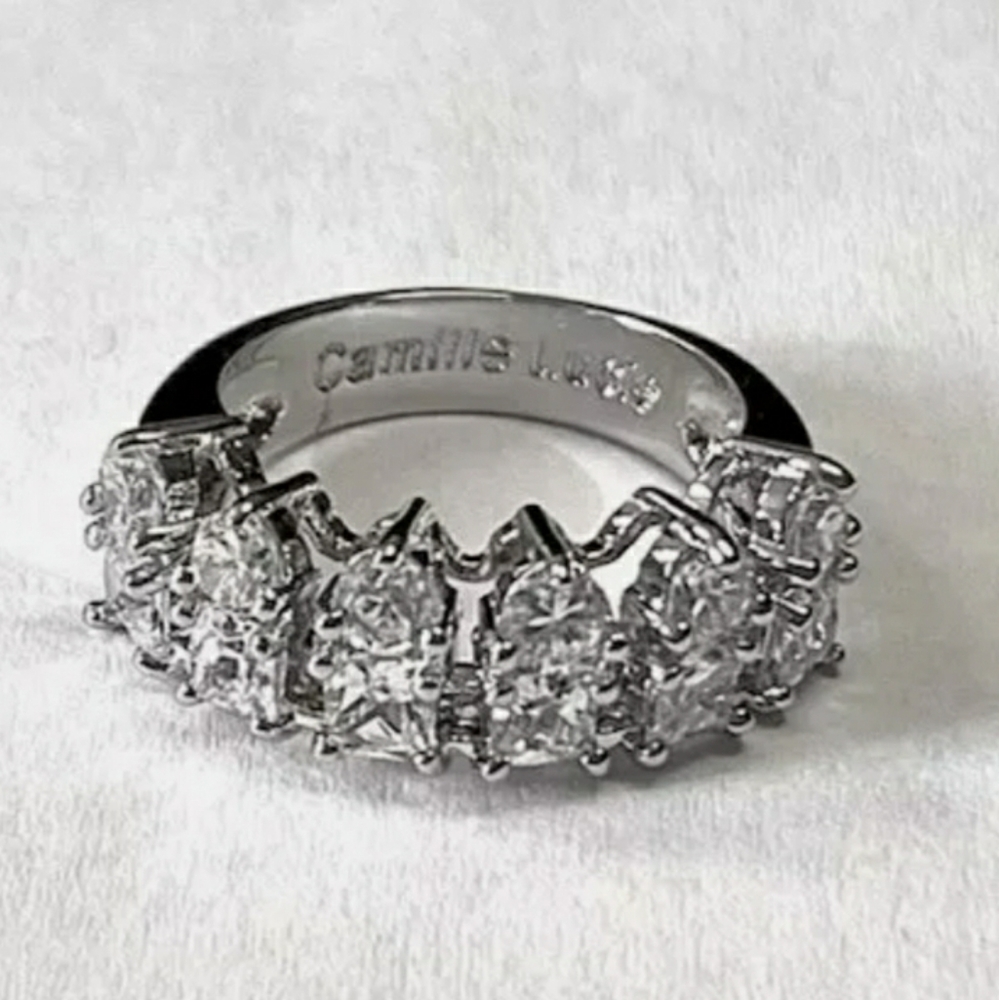 Designer CAMILLE LUCIE Silver Ring w/ Sparkly Crystals Size 6.5